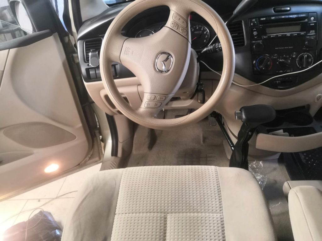 Mazda MPV с ручным управлением комфорт