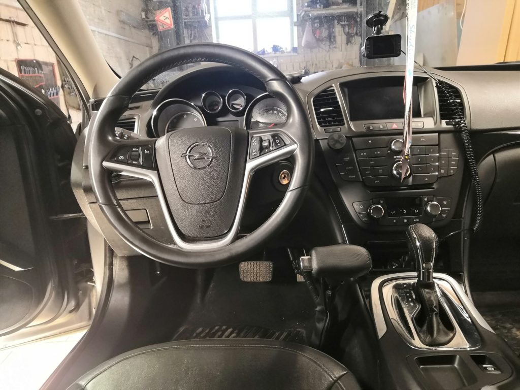 Opel Insignia с ручным управлением Комфорт