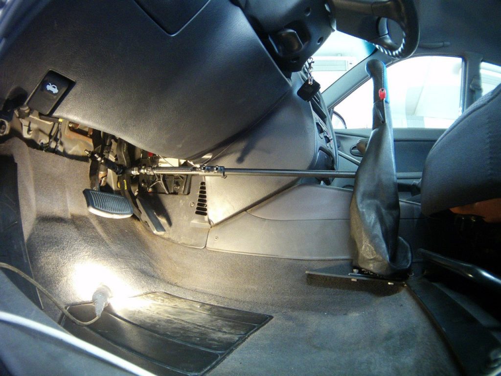Hyundai Elantra руу крепление к педалям вид сбоку